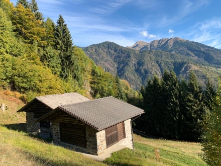 Edifici ad uso rurale in montagna