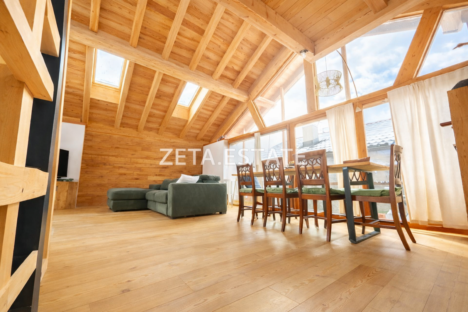 Abitazione indipendente dal design alpino e contemporaneo, con terreno privato